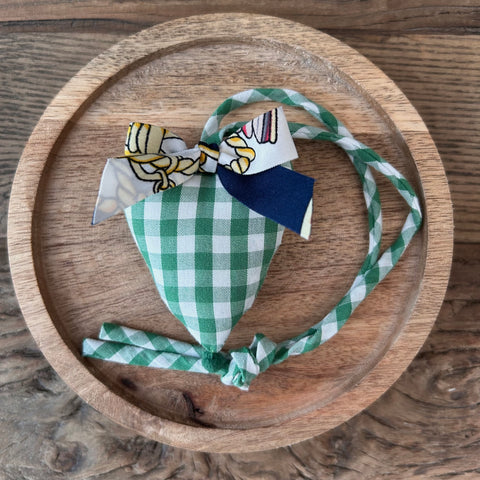 Mini-Herz grasgrün kariert