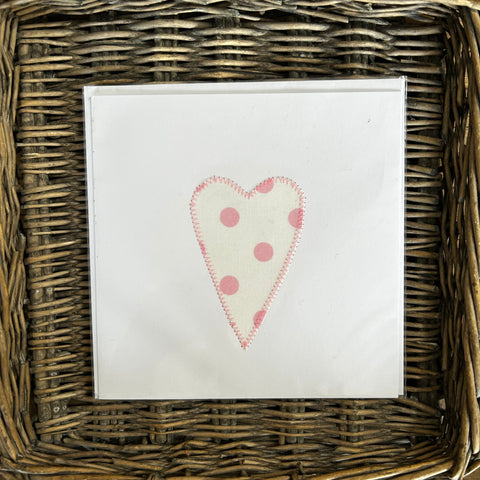 Karte mit Herz weiss gepunktet