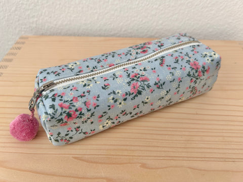 Stifte-Etui klein blau geblümt