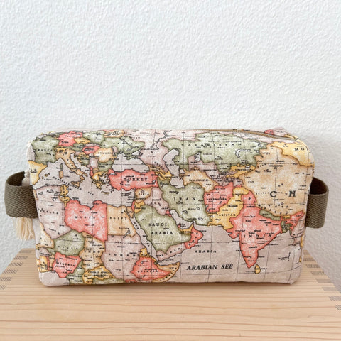 Reisenecessaire Weltkarte hellbraun