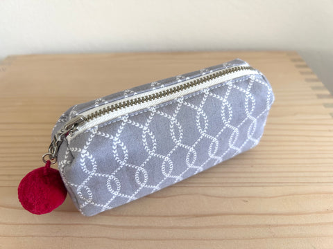 Mini-Necessaire grau gemustert