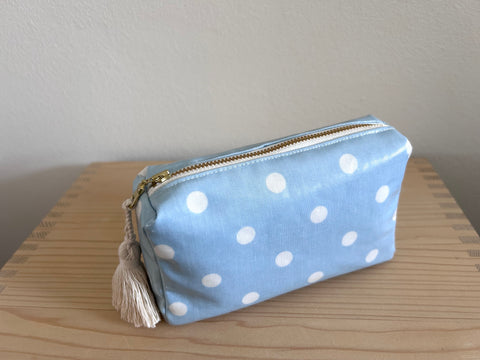 Necessaire hellblau mit Punkten