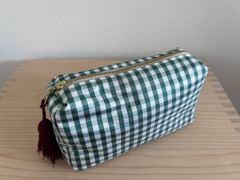 Necessaire Seide grün/weiss