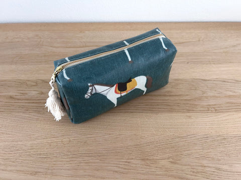 Necessaire grün Pferdemotiv