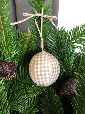 Weihnachtskugel beige